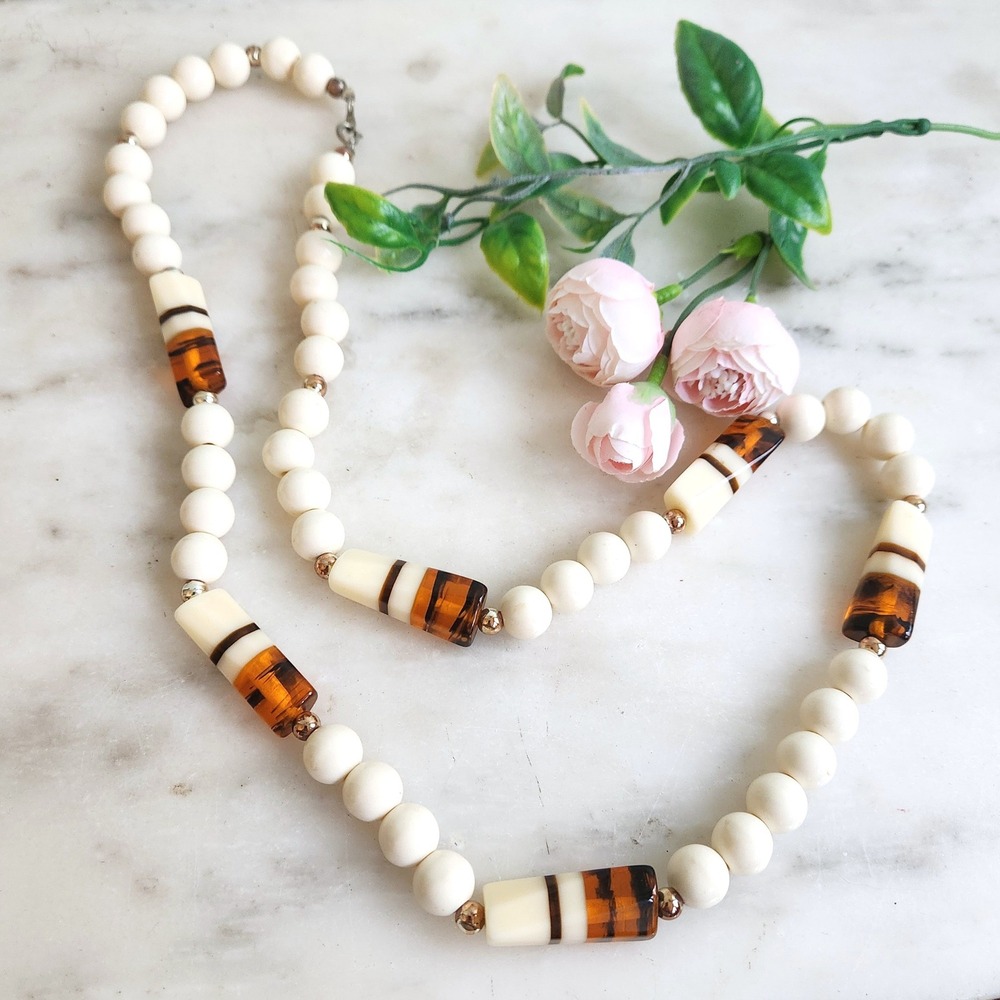 Vintage Cream and Tortoise Shell Beaded Necklace Silver Accents Retro Chunky‎